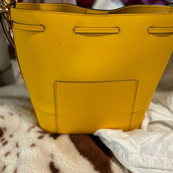MK yellow bucket bag never used - Picture 3 of 4
